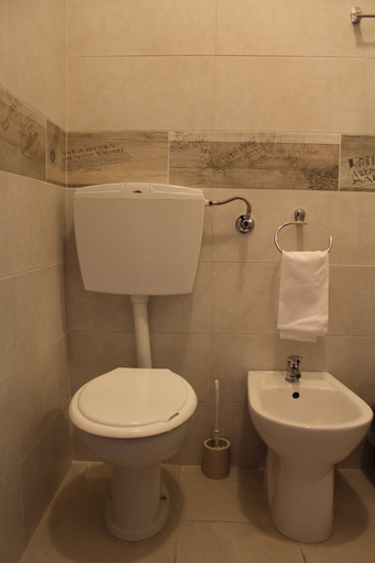 Bathroom 4, Albergo Moderno, Modena