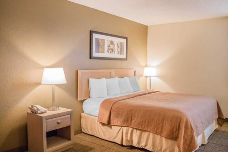 Bedroom 3, Quality Inn Port Clinton Waterfront, Ottawa