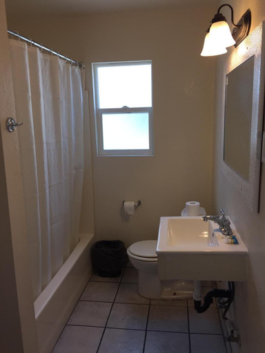 Bathroom 4, World Motel, Los Angeles