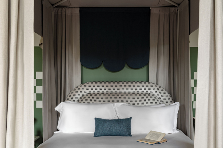 Bedroom 4, Cowley Manor Experimental, Gloucestershire