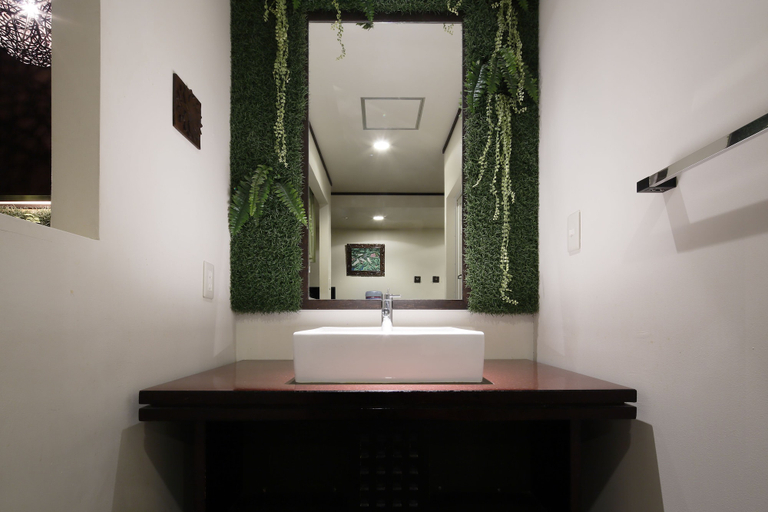 Bathroom 3, Hotel The Lotus Bali - Adult Only, Kawasaki