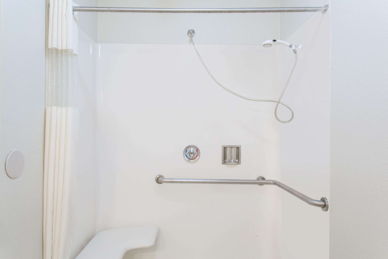 Bathroom 4, Upper Lake Inn and Suites, Lake