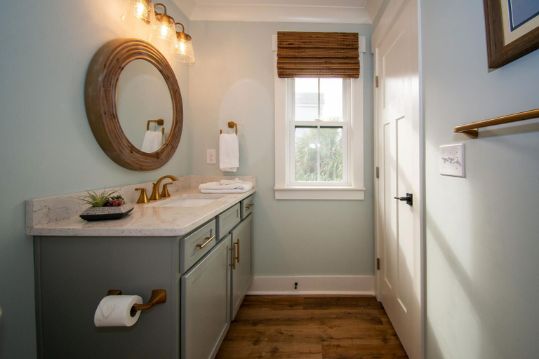 Bathroom 3, 810 Marlin Dr, Beaufort