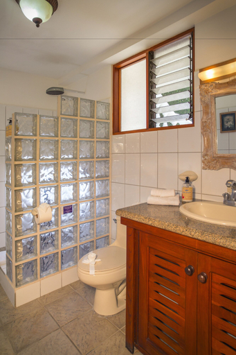 Bathroom, La Paloma Blanca by Lost Beach, Garabito