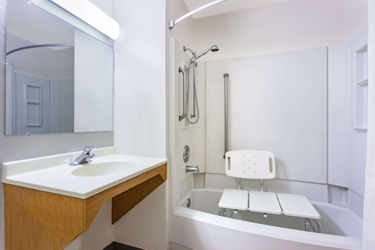 Bathroom 4, Super 8 by Wyndham Union Gap Yakima Area, Yakima