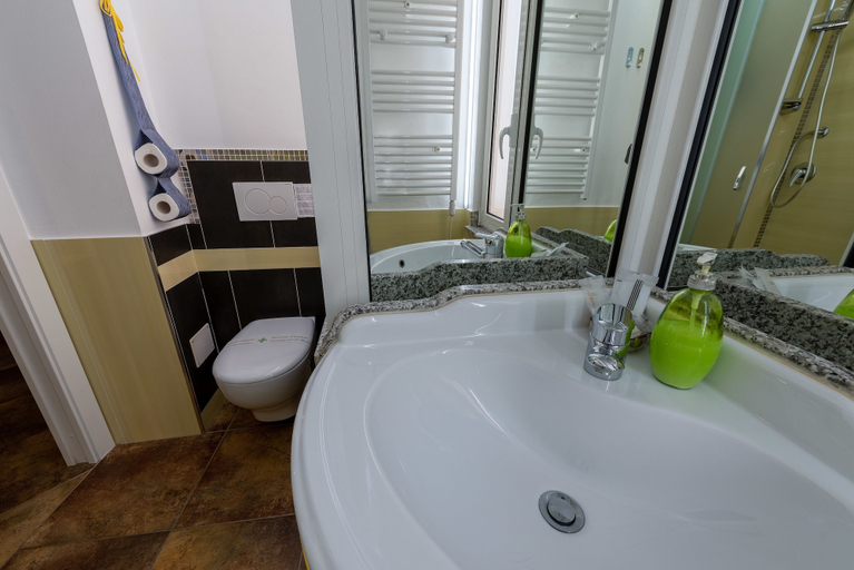 Bathroom 5, Villa Mery, Alessandria