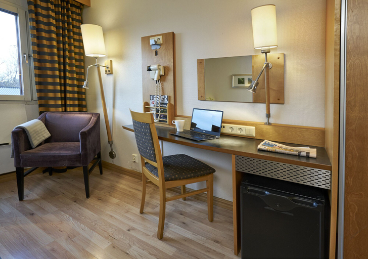 Others 4, Høvik hotell, Bærum
