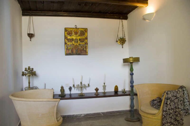 Bathroom 4, Τhe White Houses, Crete