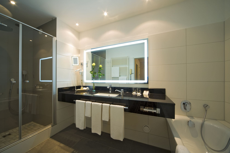 Bathroom 5, Best Western Premier Parkhotel Kronsberg, Region Hannover