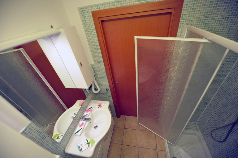 Bathroom 3, Villaggio Club Eden, Taranto