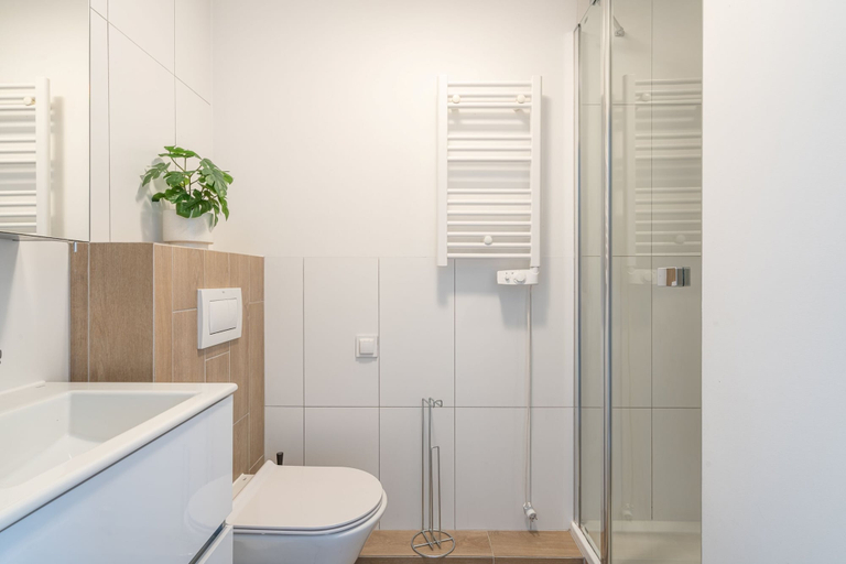 Bathroom 4, RentPlanet - Apartamenty Dyrekcyjna, Środa Śląska