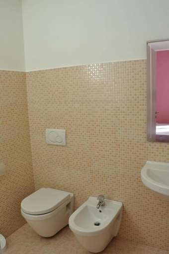 Bathroom 4, I Tre Fiori, Matera