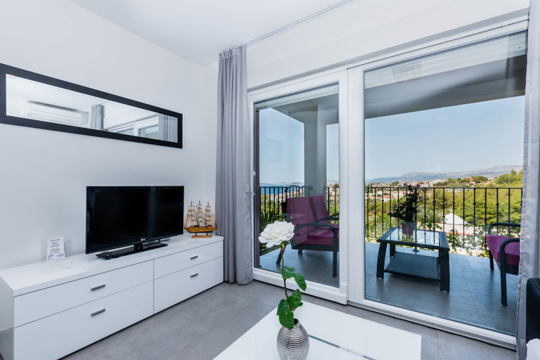 Others 5, Villa Lavanda, Podstrana