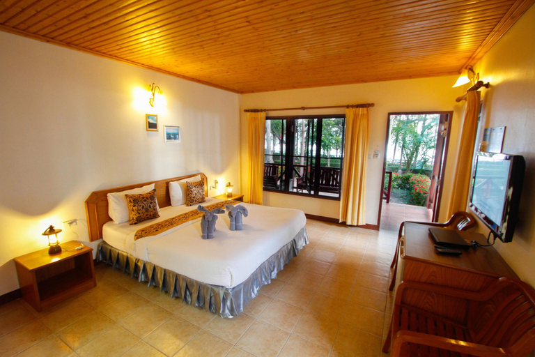 Bedroom 4, Rocky Point Resort, Thap Sakae