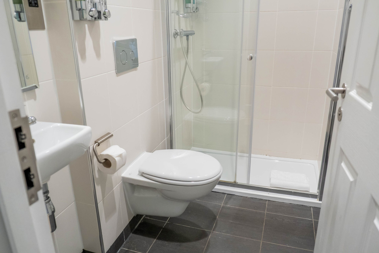 Bathroom 5, Edgbaston Park Hotel Birmingham, Birmingham