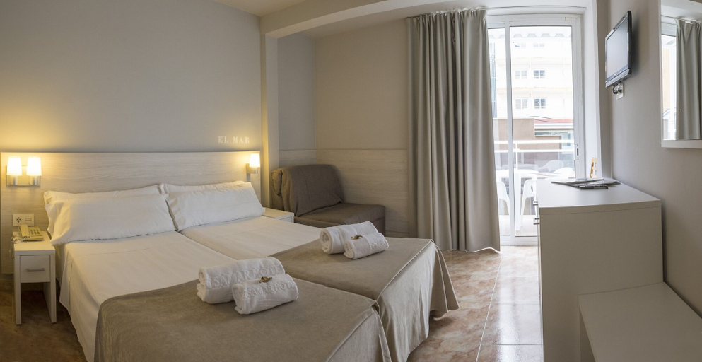 Bedroom 3, Hotel Rosamar Maritim, Girona