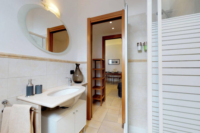 Bathroom 3, Apartment with Garden near San Siro, Milano