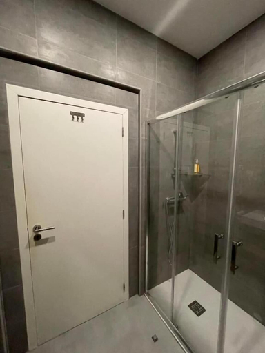 Bathroom 4, Lisbon Check-In Guesthouse, Lisbon