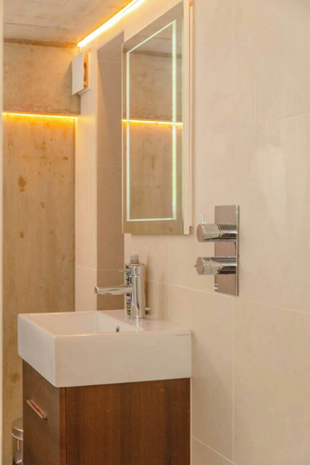 Bathroom 3, Incredible 2BD Loft by Regents Canal - Haggerston, London