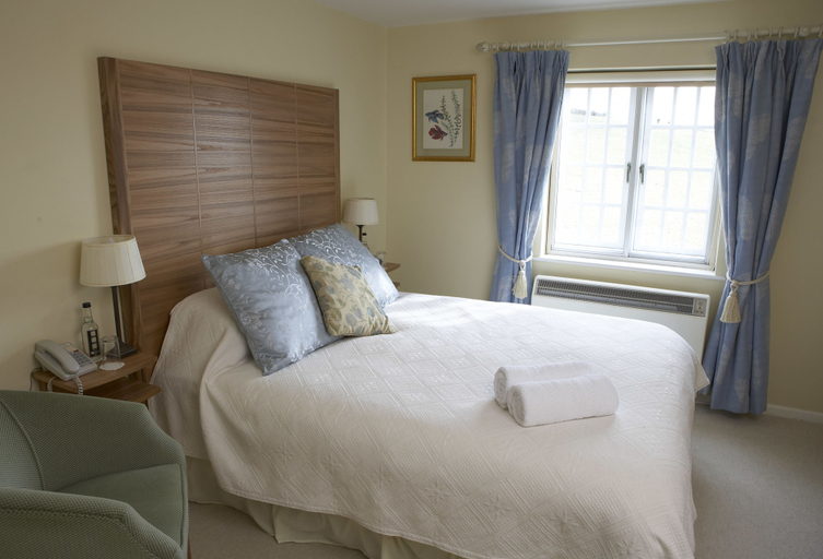 Bedroom 2, Yalbury Cottage, Dorset