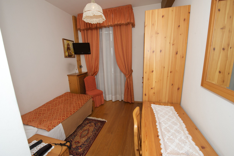 Bedroom 3, Montana, Belluno