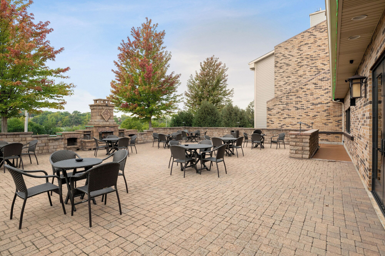 Food & Drinks 5, Antioch Hotel & Suites, Lake