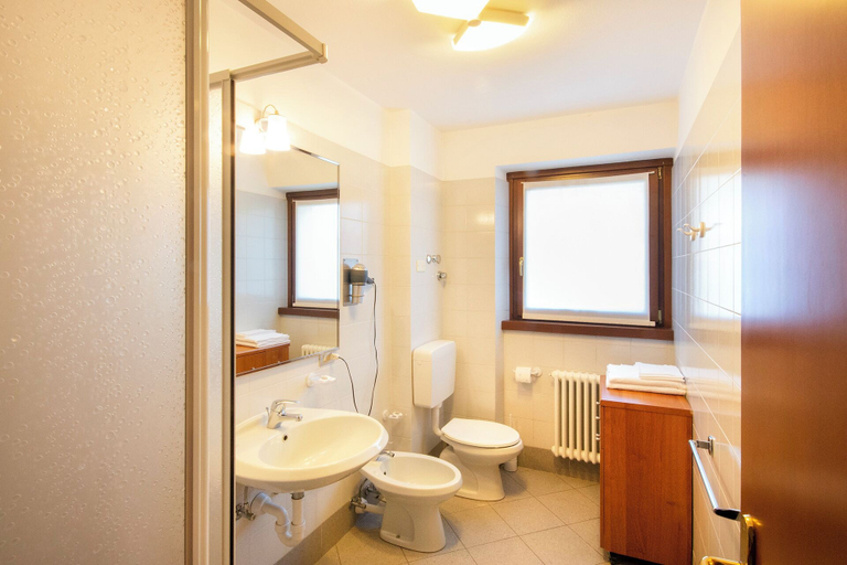 Bathroom 3, Residence Casa Martinelli, Sondrio