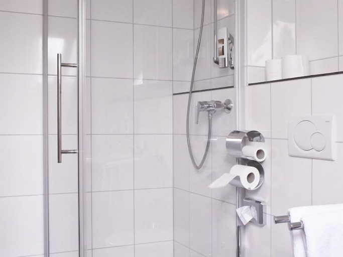 Bathroom 5, Hotel Restaurant Knechtstedener Hof, Rhein-Kreis Neuss