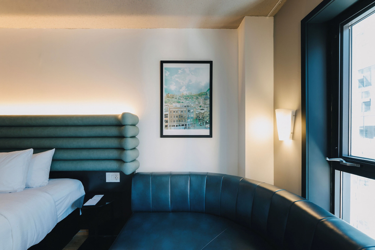 Bedroom 3, Hotel Le Dauphin Montreal Centre Ville, Montréal