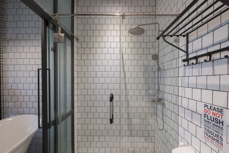 Bathroom 4, Iron32 Hotel, Muang Chiang Mai