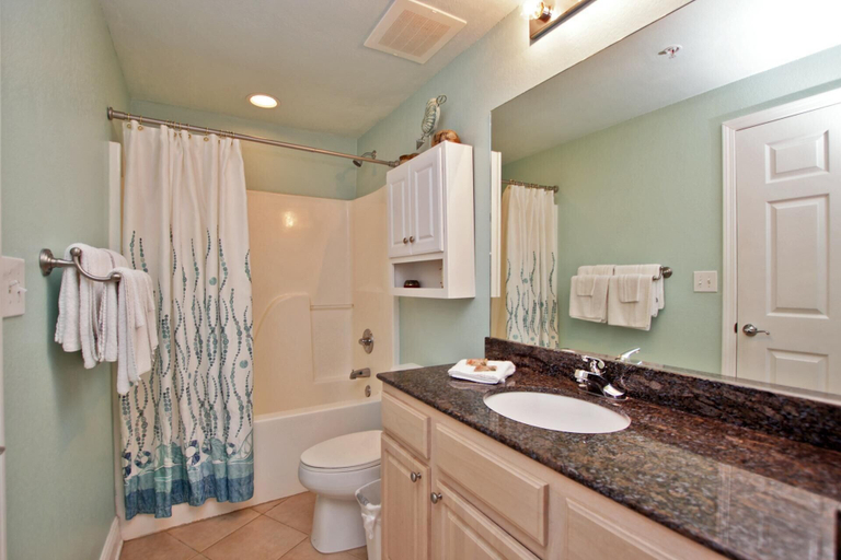 Bathroom 5, Crystal Tower 1801, Baldwin