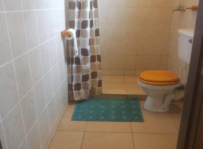 Bathroom 4, Airport Guesthouse, Entebbe