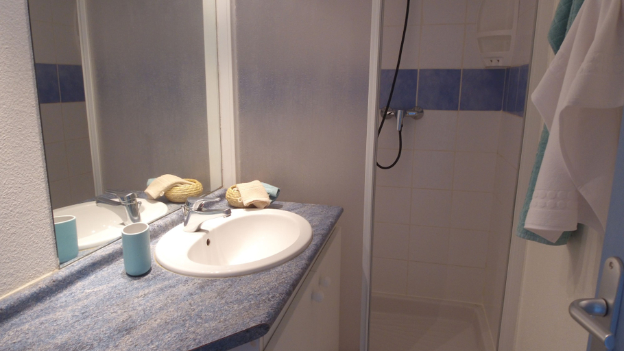 Bathroom, VVF La Salvetat sur Agoût, Hérault