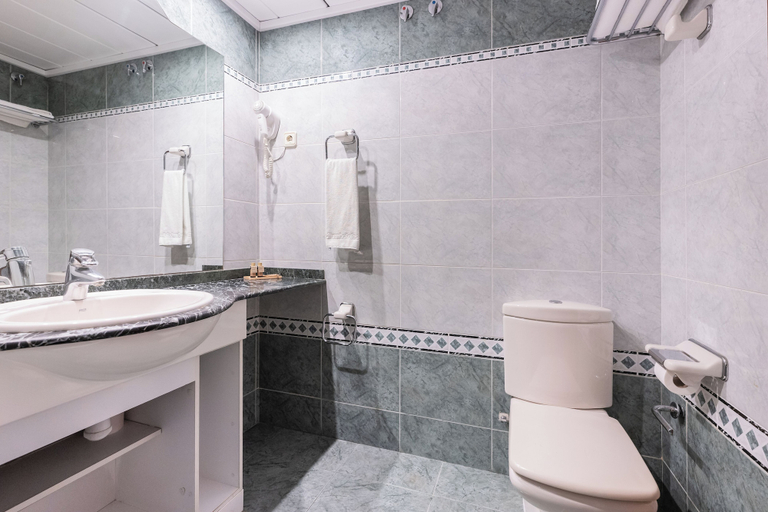 Bathroom 5, Aparthotel Napols, Barcelona