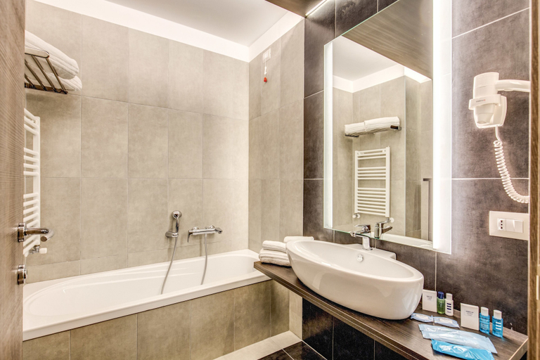 Bathroom 5, Warmthotel, Rome