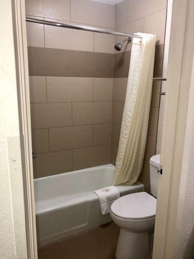 Bathroom 5, Quality Inn West Fort Worth, Fort Worth