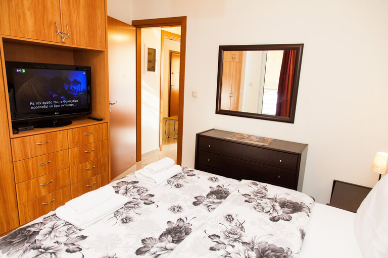 Bedroom 4, Spacious Apartment in Neos Kosmos, Attica