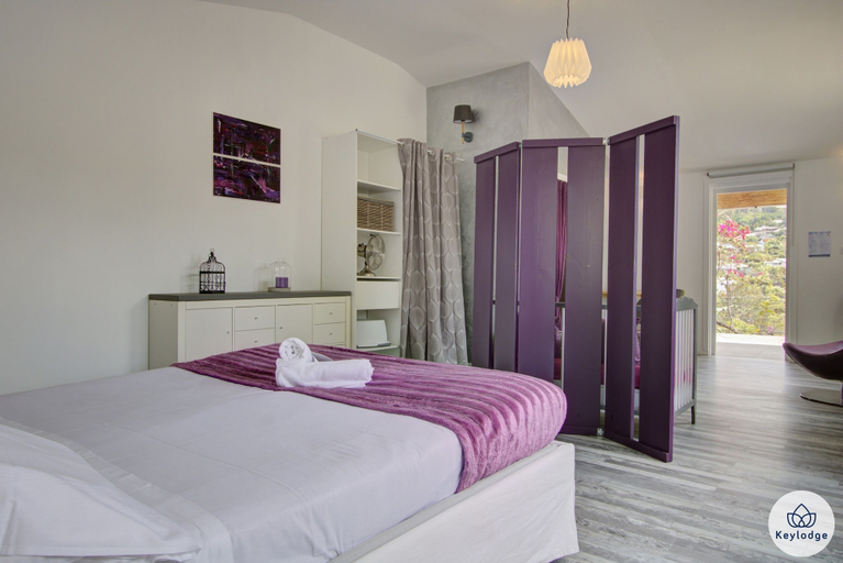 Bedroom 3, Les Sereins, Saint-Denis