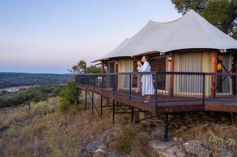 Walden Retreats, Blanco