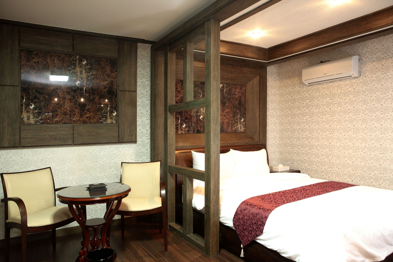 Bedroom 4, Ritz Castle Resort, Taean