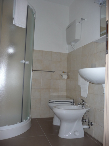 Bedroom 4, Hotel Cantore, Genova