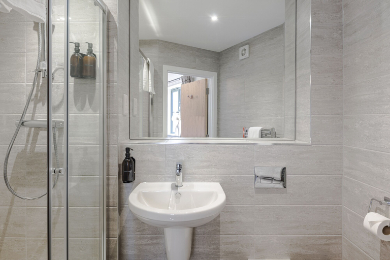 Bathroom 2, Arabica House - YourApartment, Bristol