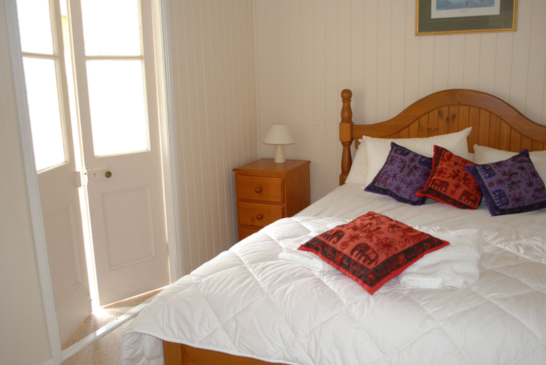 Bedroom 2, Twisted Gum Cottage, Stanthorpe