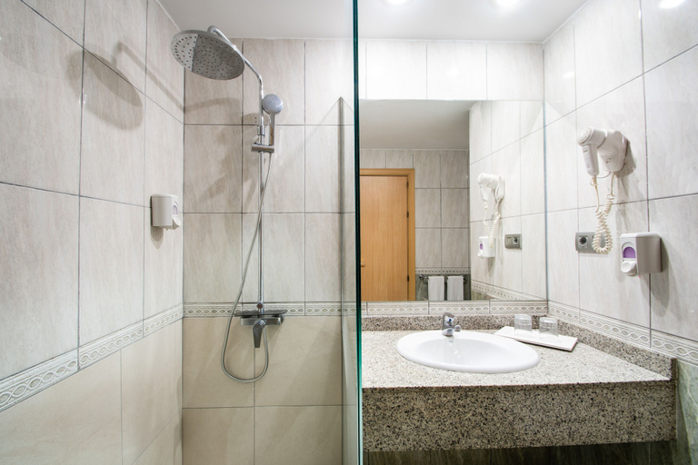 Bathroom 5, Hotel HL Rondo, Las Palmas