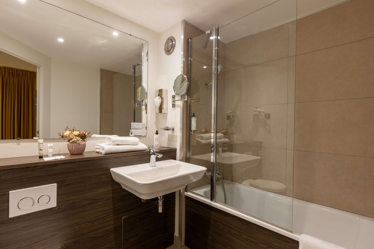 Bathroom 4, Best Western Royal Hotel Caen, Calvados