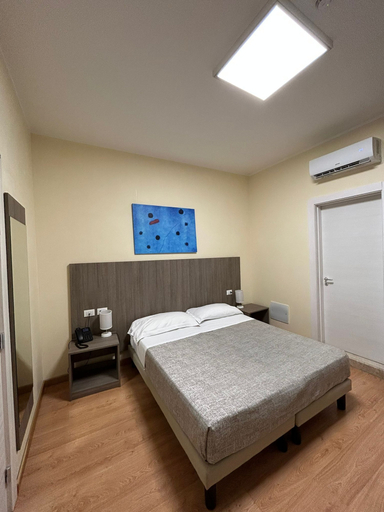 Bedroom 4, 55 Aira, Palermo
