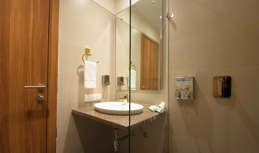 Bathroom 3, Hotel Le Roi Haridwar @ Har Ki Pauri Road, Hardwar