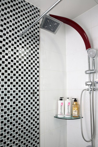 Bathroom 3, Ritz Castle Resort, Taean