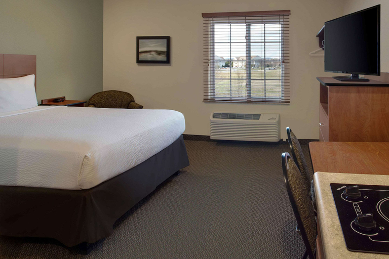 Bedroom 3, WoodSpring Suites Frederick I-70, Frederick