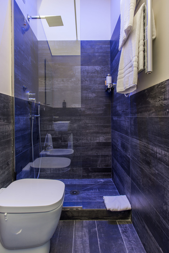 Bathroom 3, Morra's Home, Napoli